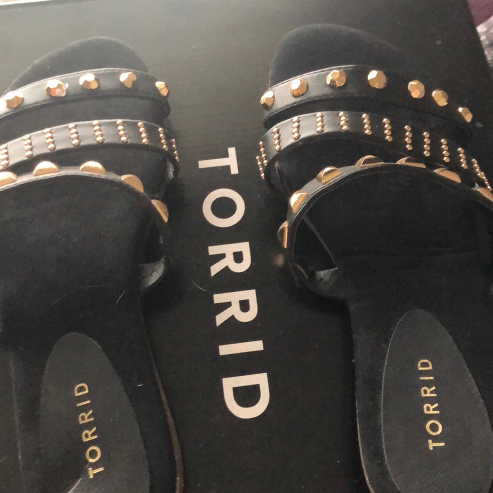 Super cute Torrid slipon shoes size 9.5 wide width